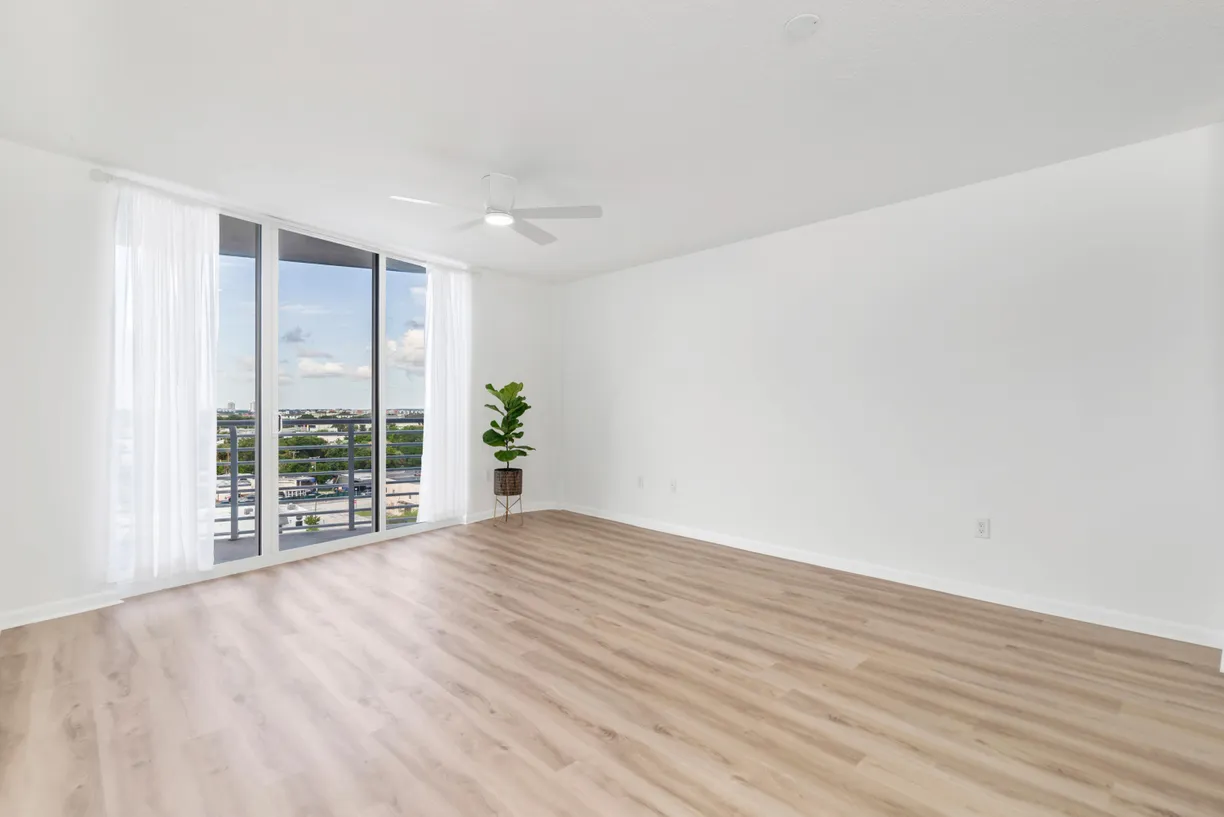 South Florida Real Estate | View 1551 N Flagler Drive, 910 | 1 Bed, 1 Bath