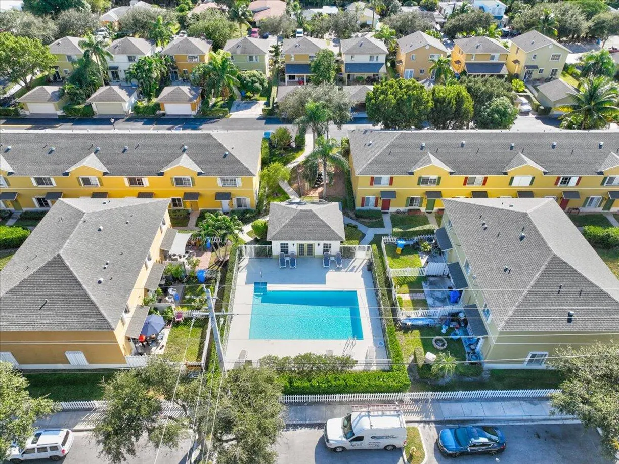 South Florida Real Estate | View 541 W Branch Street | Listing