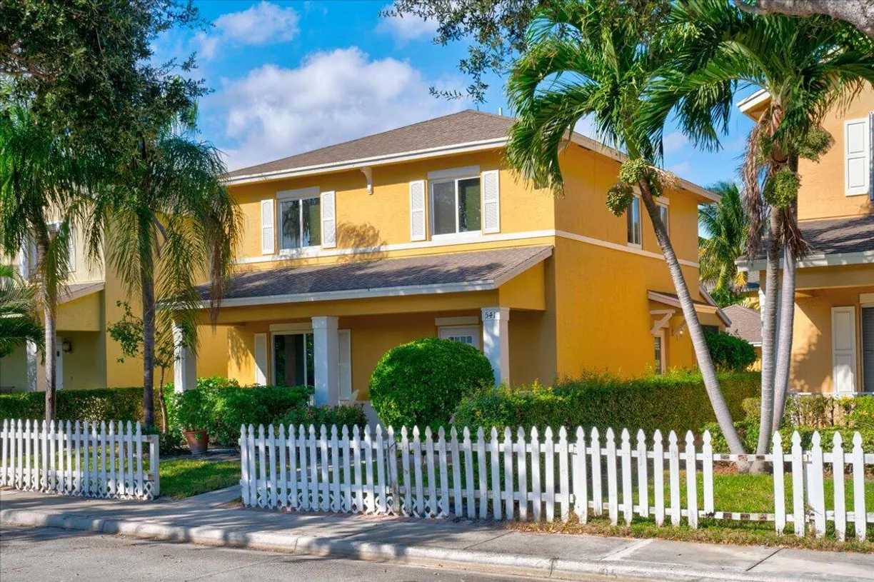 South Florida Real Estate | View 541 W Branch Street | Listing