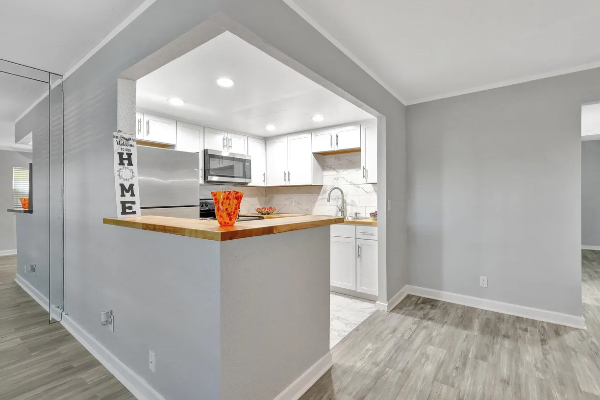 South Florida Real Estate | View 250 Flanders F | 1 Bed, 1 Bath