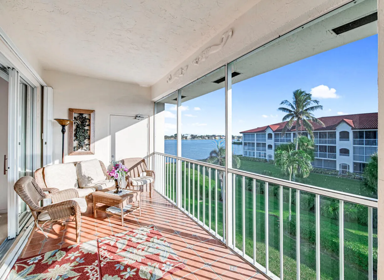 South Florida Real Estate | View 109 Half Moon Circle, D3 | 2 Beds, 2 Baths