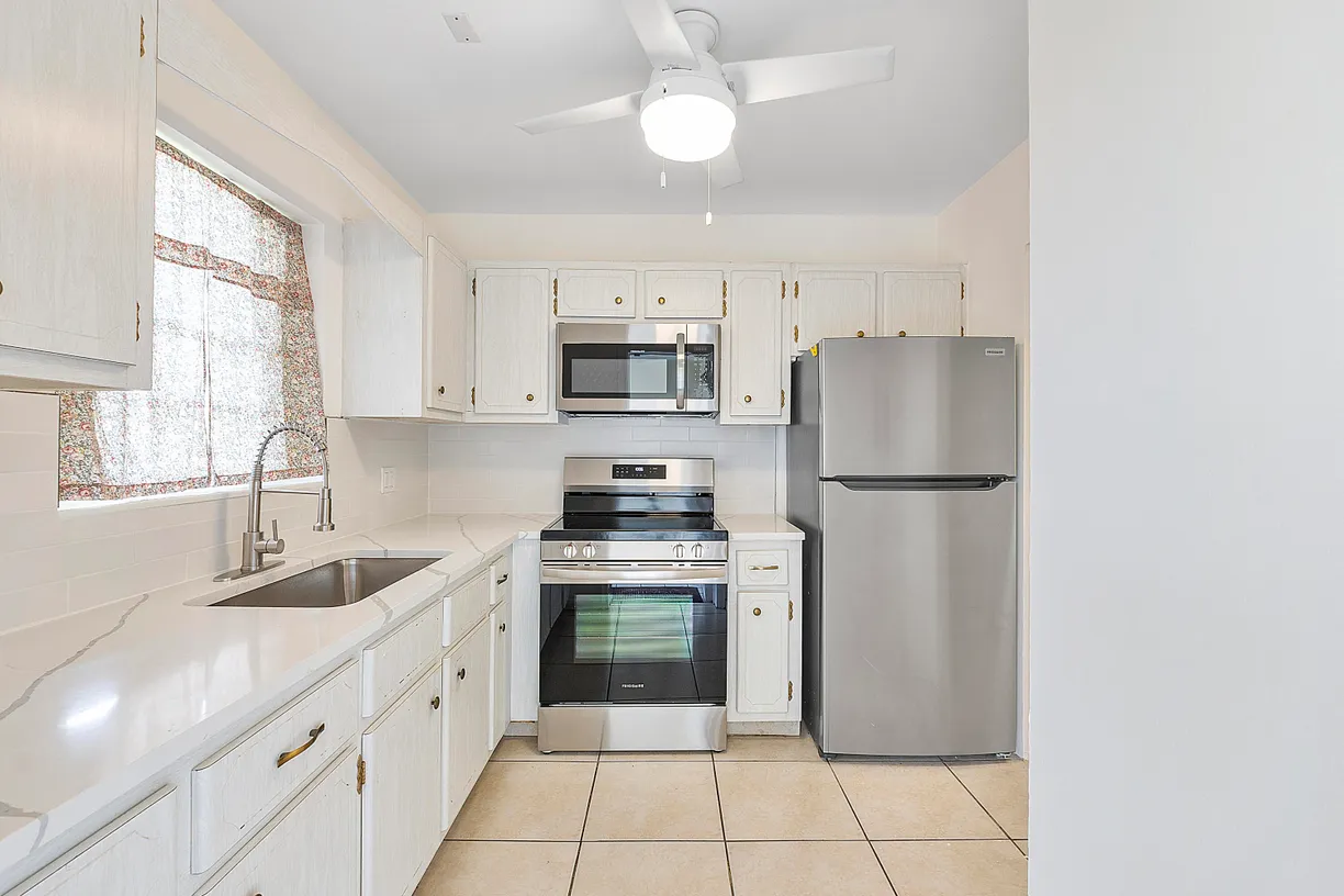 South Florida Real Estate | View 5300 Washington Street, #B223 | 2 Beds, 1 Bath