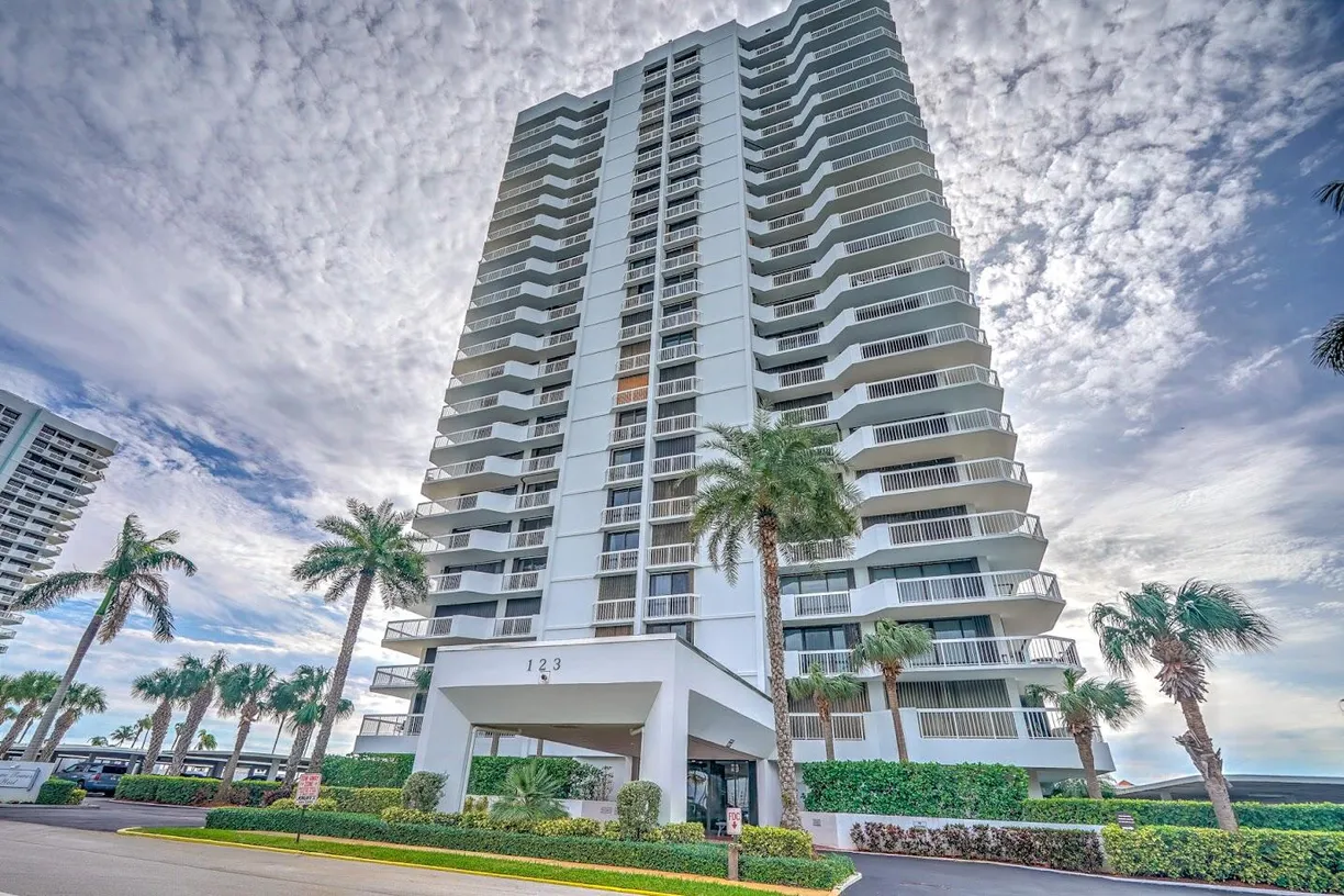 South Florida Real Estate | View 123 Lakeshore Drive, T-43 2243 | 3 Beds, 2 Baths