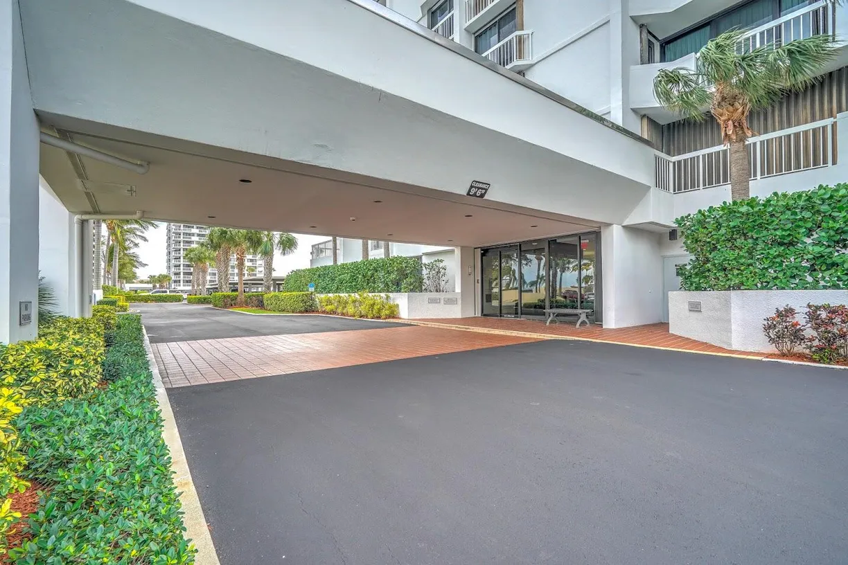 South Florida Real Estate | View 123 Lakeshore Drive, T-43 2243 | Listing