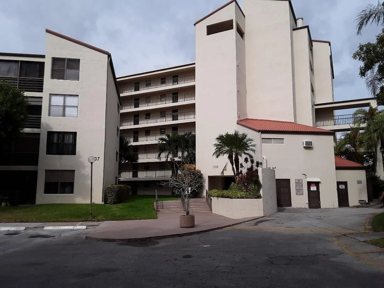 South Florida Real Estate | View 2309 S Cypress Bend Drive, 314c | 1 Bed, 1 Bath