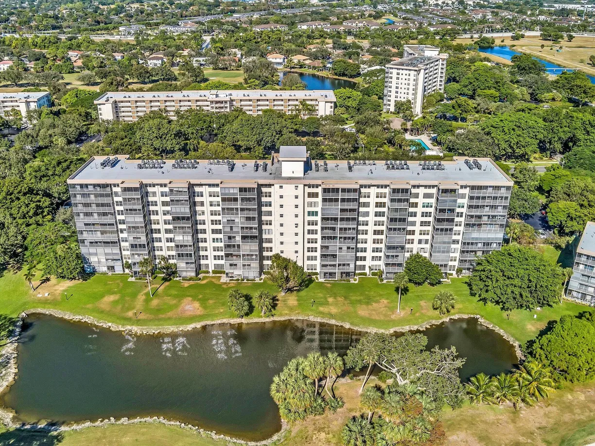 South Florida Real Estate | View 3510 Oaks Way, 409 | 3 Beds, 2 Baths