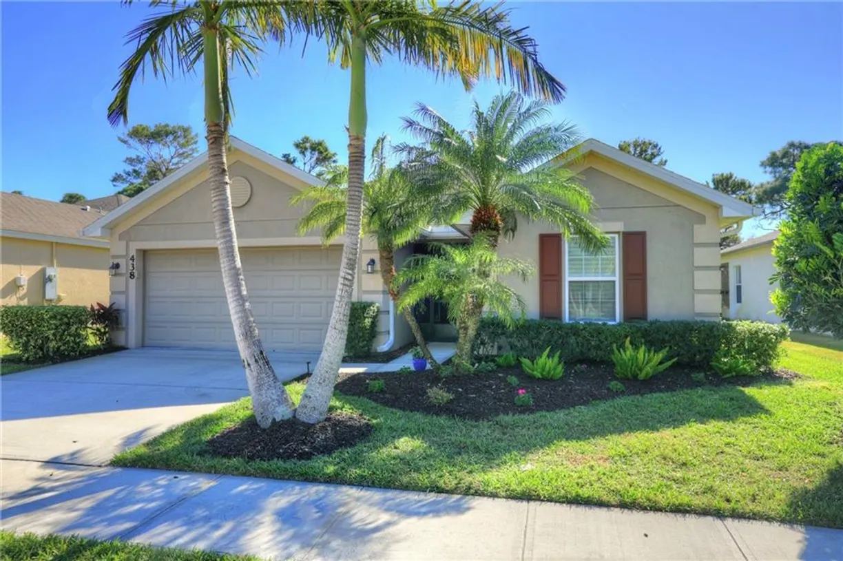 South Florida Real Estate | View 438 Briarcliff Circle | 3 Beds, 2 Baths
