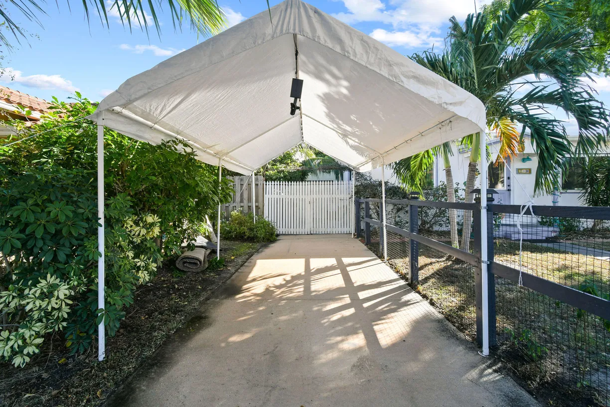 South Florida Real Estate | View 726 N E Street | Listing