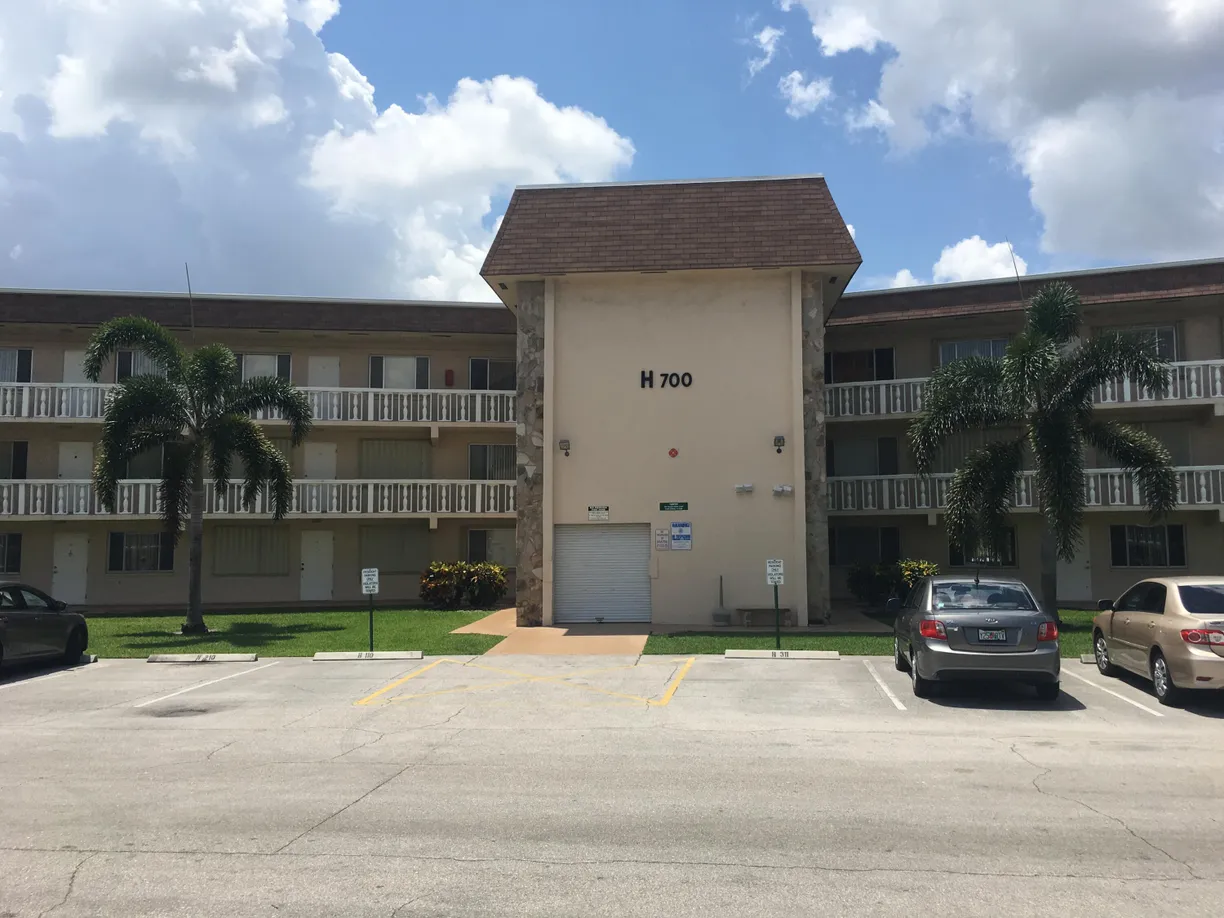 South Florida Real Estate | View 700 Village Green Court, 202 | 1 Bed, 1 Bath