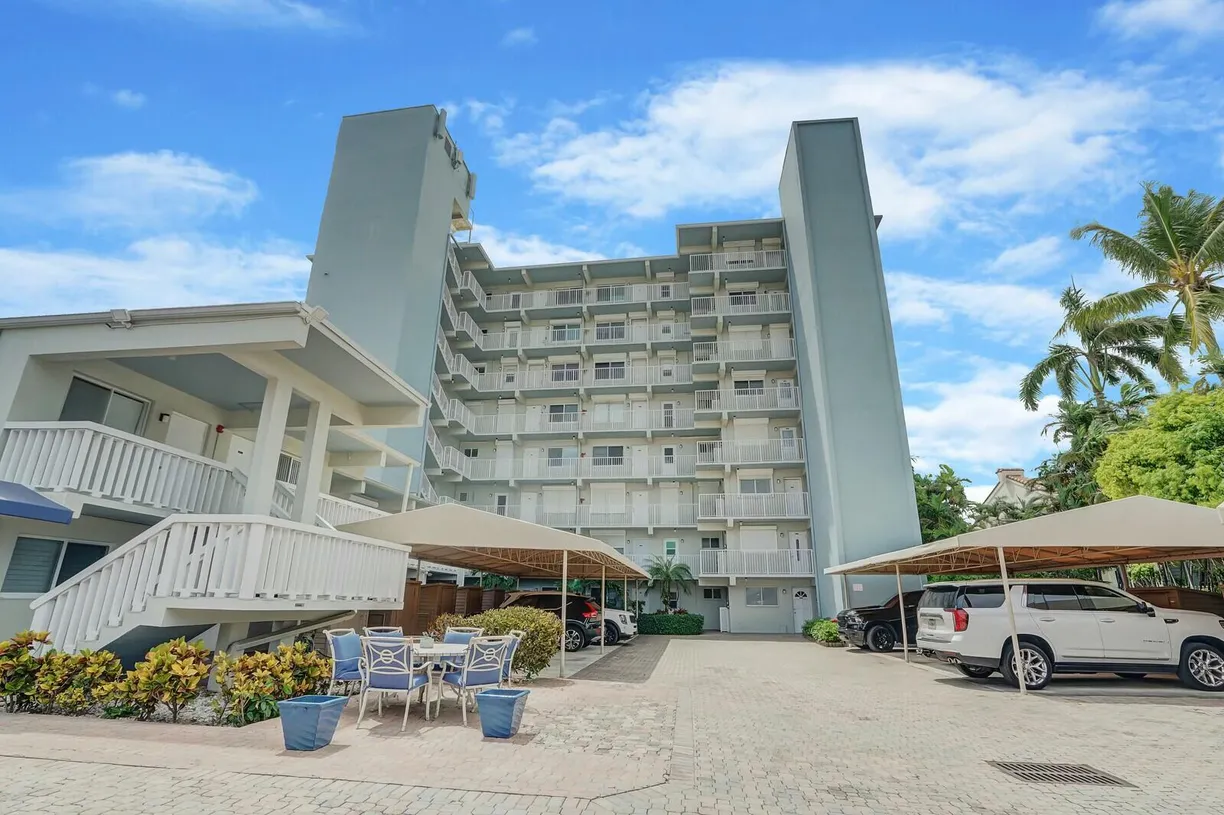 South Florida Real Estate | View 629 SE 19th Avenue, 504 | 2 Beds, 2 Baths
