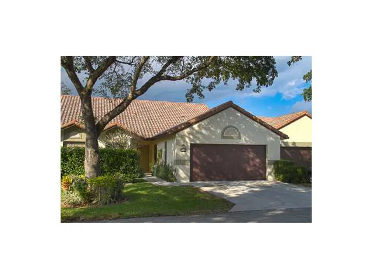 South Florida Real Estate | View 463 Ashwood Place | 3 Beds, 2 Baths