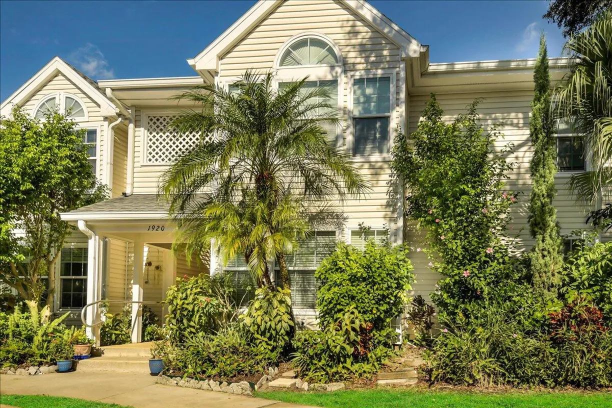 South Florida Real Estate | View 1920 Westminster Circle, 6 | 2 Beds, 3 Baths