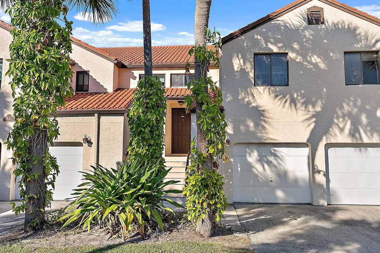 South Florida Real Estate | View 13 Via De Casas Sur, 202 | 3 Beds, 2 Baths