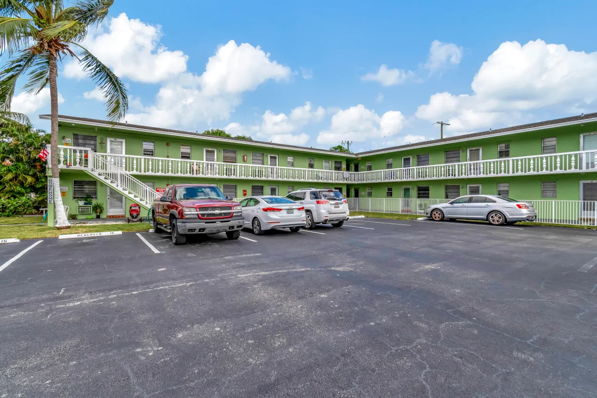 South Florida Real Estate | View 702 N L Street, 6 | 1 Bed, 1 Bath