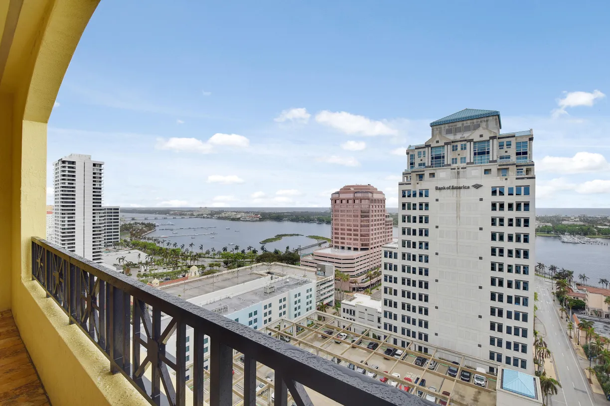 South Florida Real Estate | View 801 S Olive Avenue, 211 | 1 Bed, 1 Bath