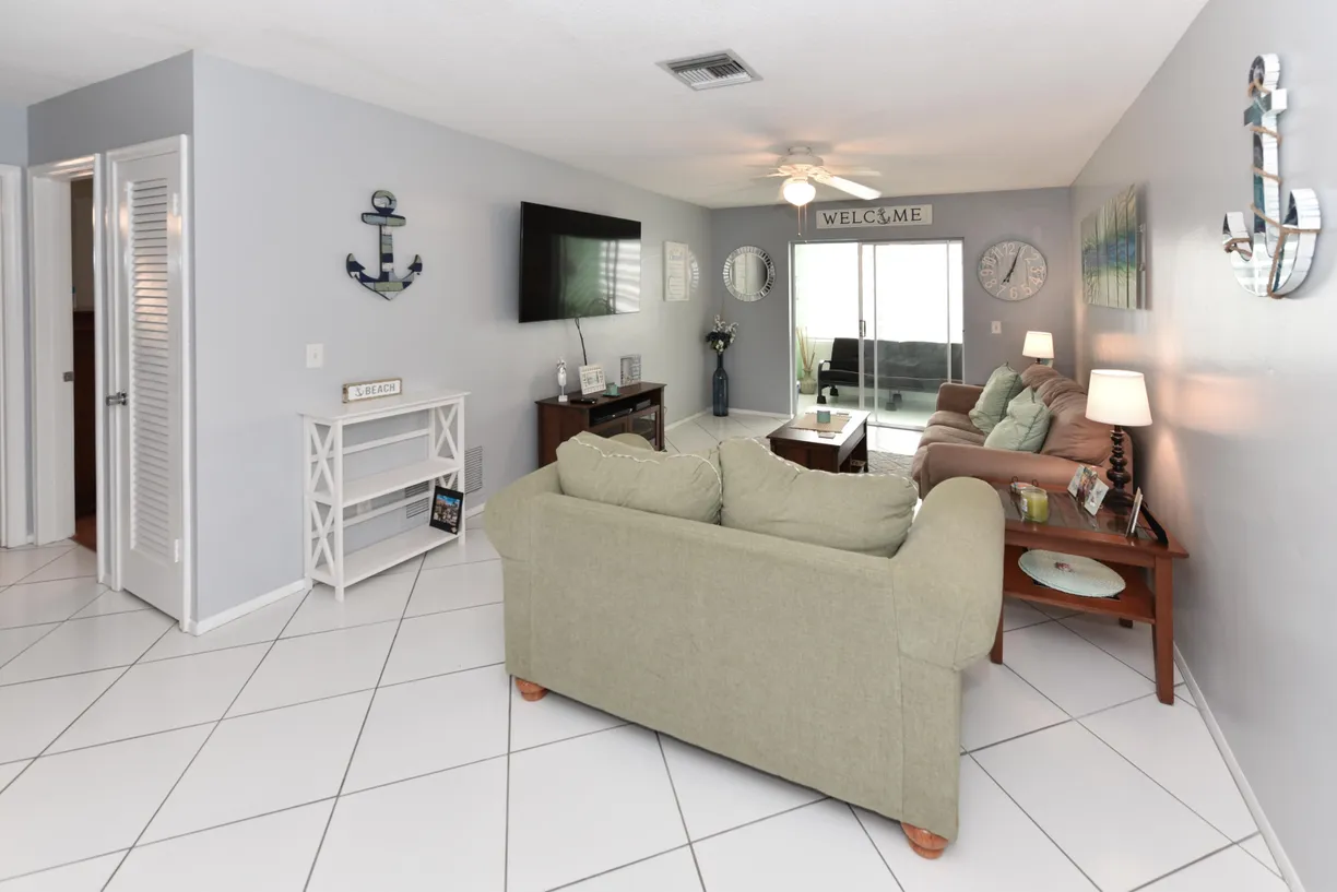 South Florida Real Estate | View 2182 NE 1st Way, 203 | 1 Bed, 1 Bath