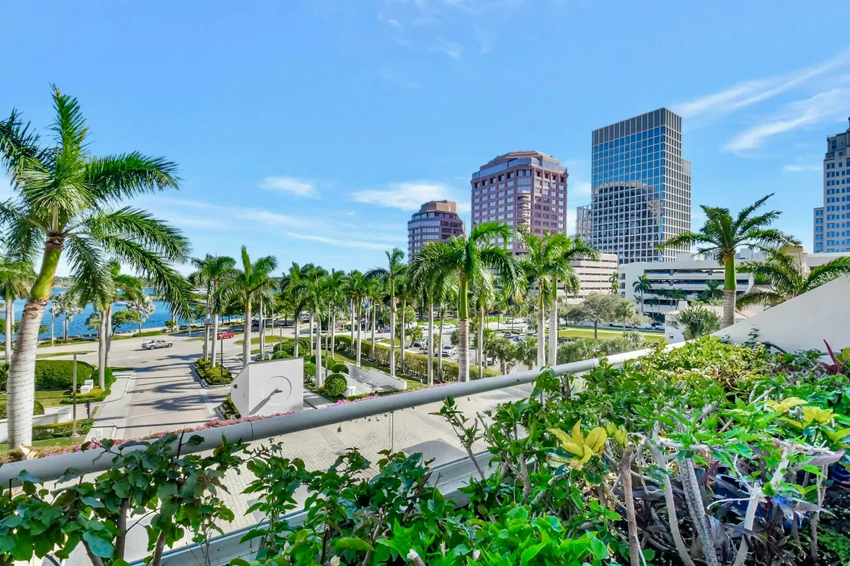 South Florida Real Estate | View 529 S Flagler Drive, Th4f | 3 Beds, 3 Baths