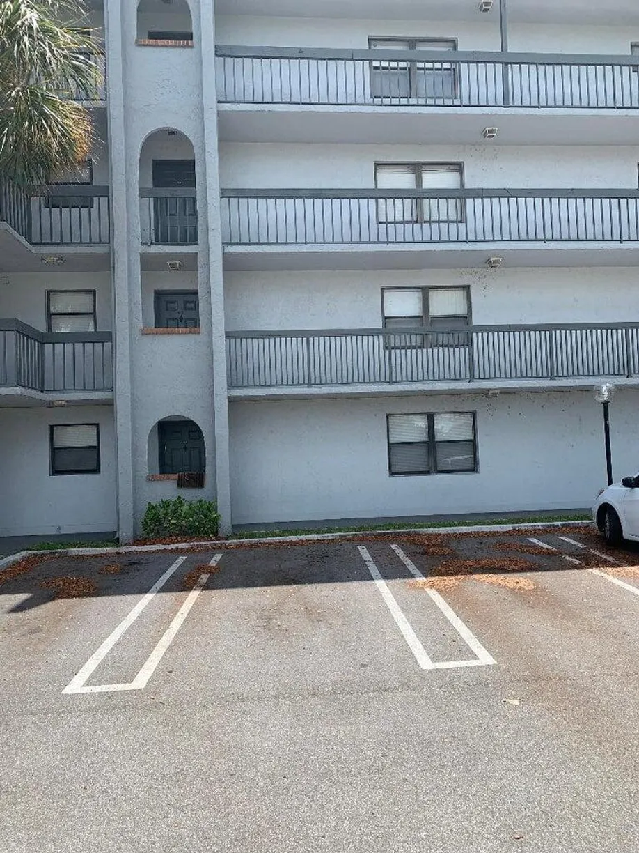 South Florida Real Estate | View 2050 N Congress Avenue, 301 | 2 Beds, 2 Baths