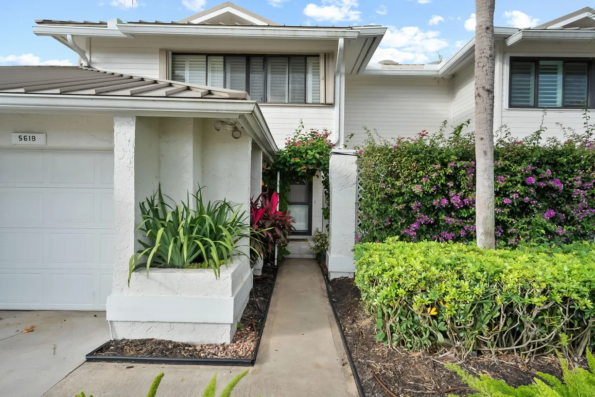 South Florida Real Estate | View 5618 SE Foxcross Place | 3 Beds, 2 Baths