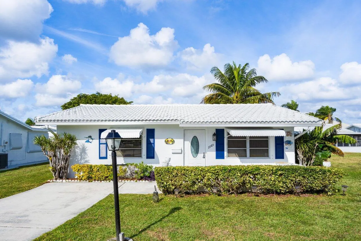 South Florida Real Estate | View 2089 SW Lake Circle Drive | 2 Beds, 2 Baths