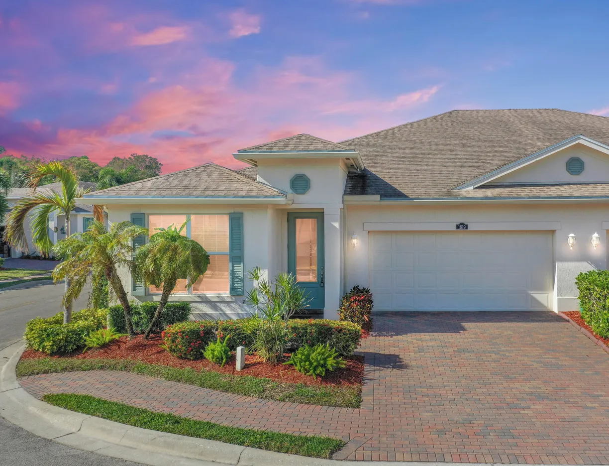 South Florida Real Estate | View 1819 Oakgrove Court | 2 Beds, 2 Baths