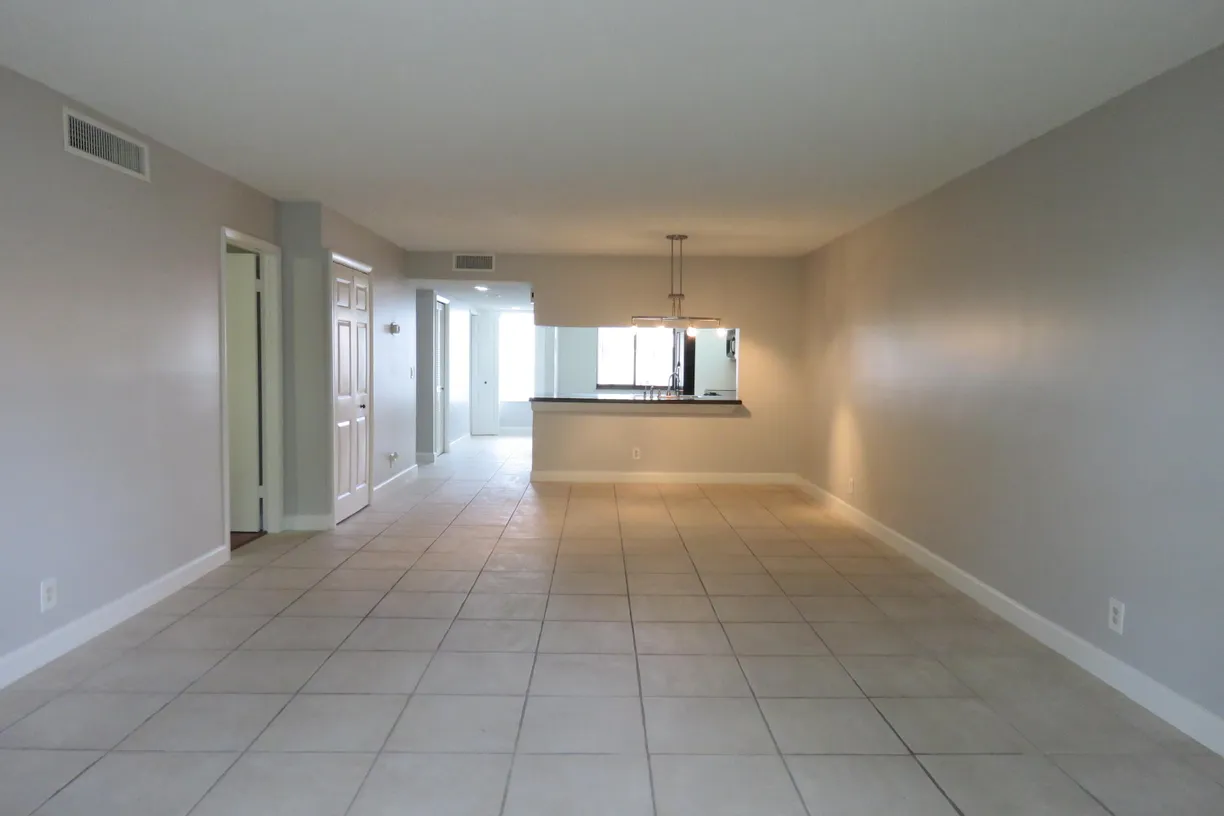 South Florida Real Estate | View 193 Lakeview Drive, 205 | 2 Beds, 2 Baths