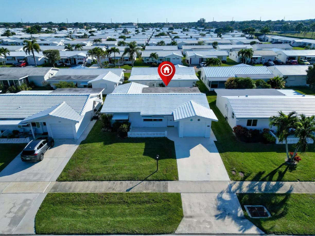 South Florida Real Estate | View 2016 SW Golf Lane | 2 Beds, 2 Baths