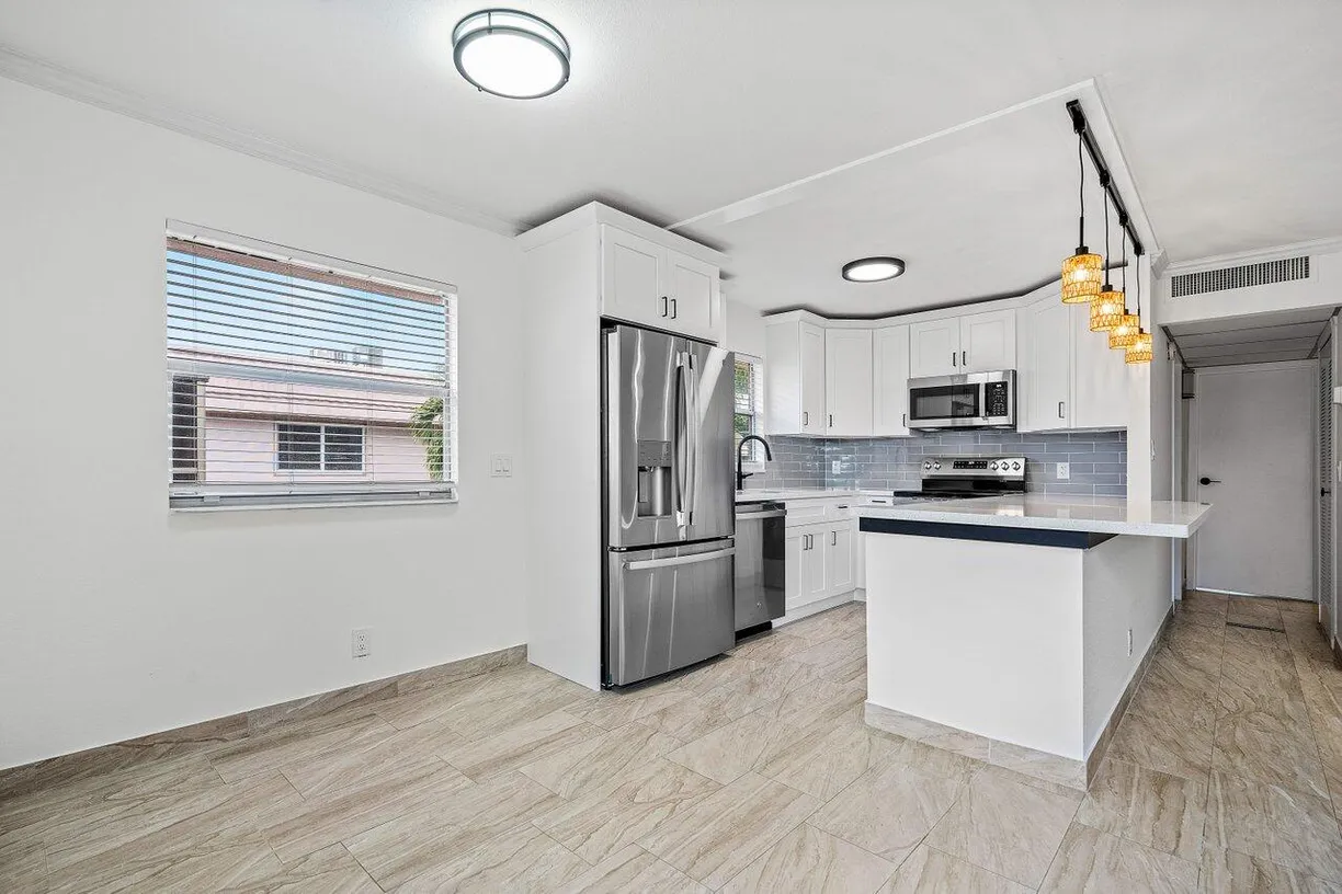South Florida Real Estate | View 372 Saxony H Lane, 372h | 2 Beds, 2 Baths