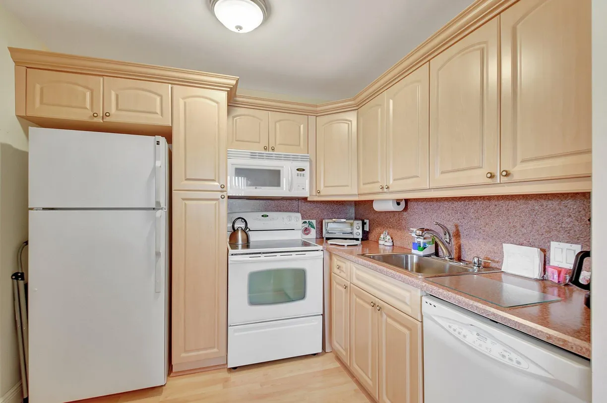 South Florida Real Estate | View 410 Flanders I | 1 Bed, 1 Bath