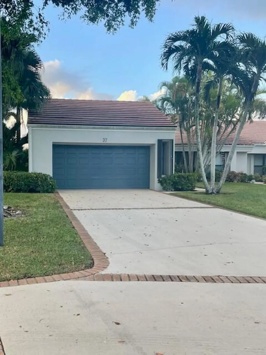 South Florida Real Estate | View 37 Edinburgh Drive | Listing