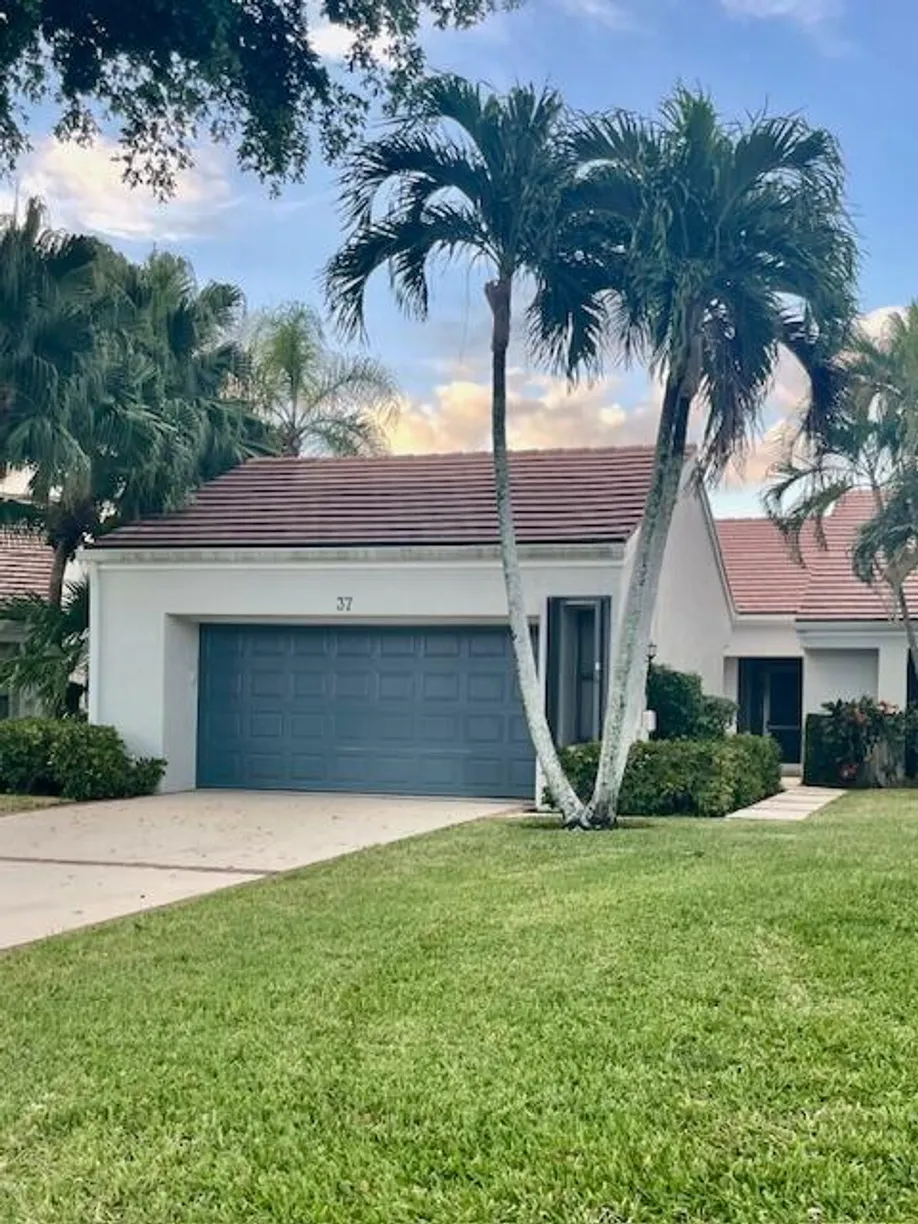 South Florida Real Estate | View 37 Edinburgh Drive | 3 Beds, 2 Baths