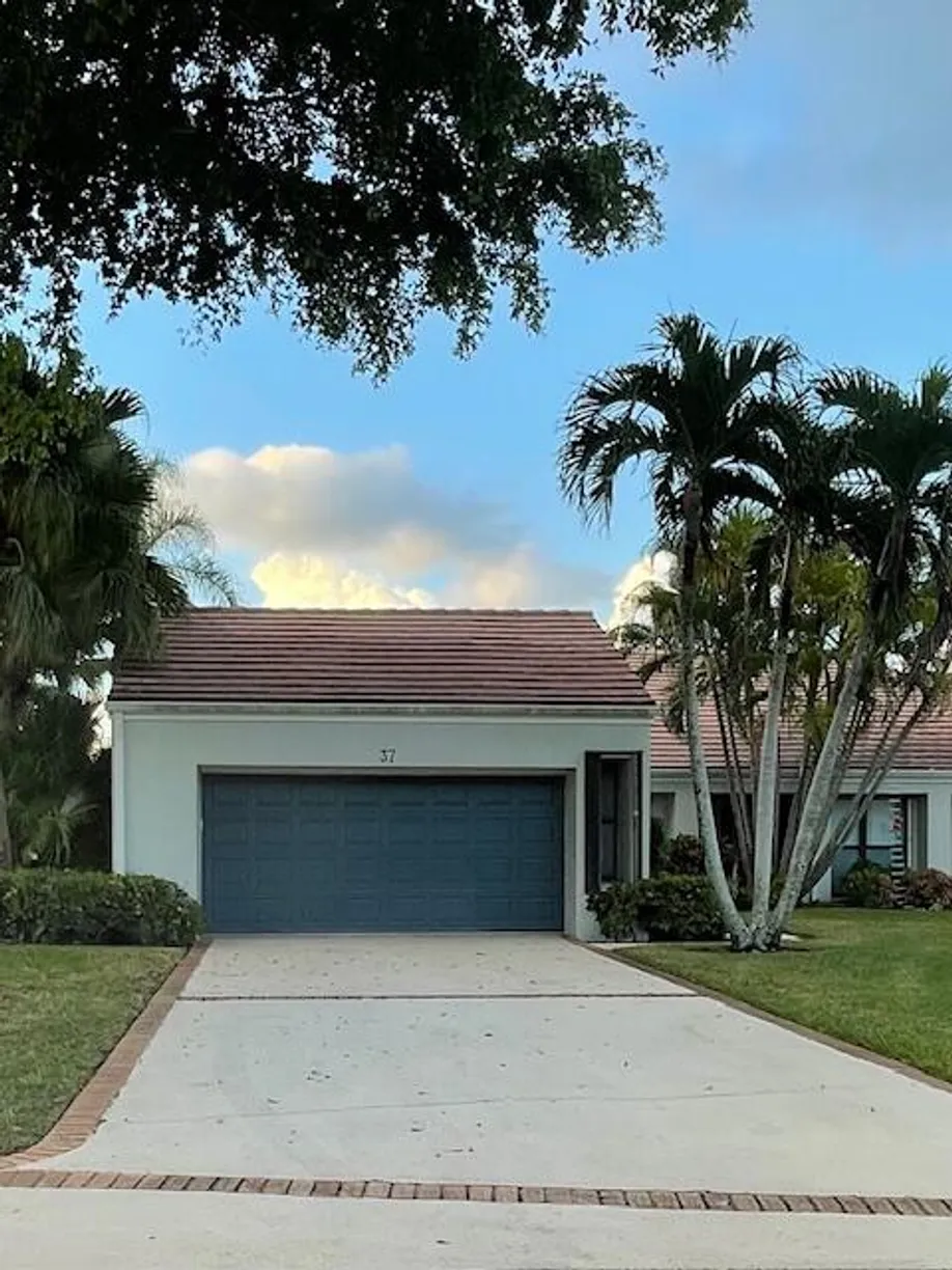 South Florida Real Estate | View 37 Edinburgh Drive | Listing
