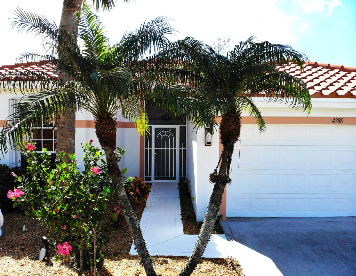 South Florida Real Estate | View 4986 SE Devenwood Way | Listing