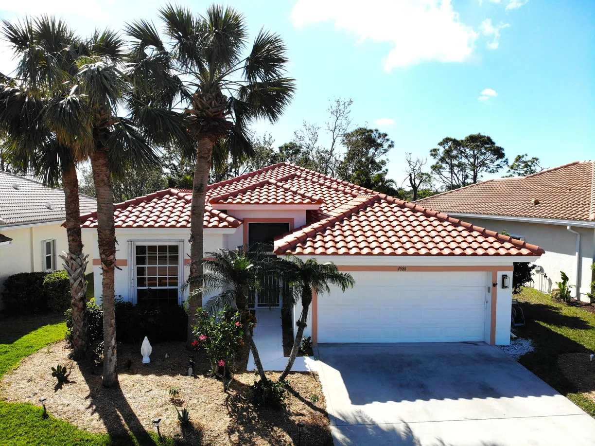South Florida Real Estate | View 4986 SE Devenwood Way | Listing