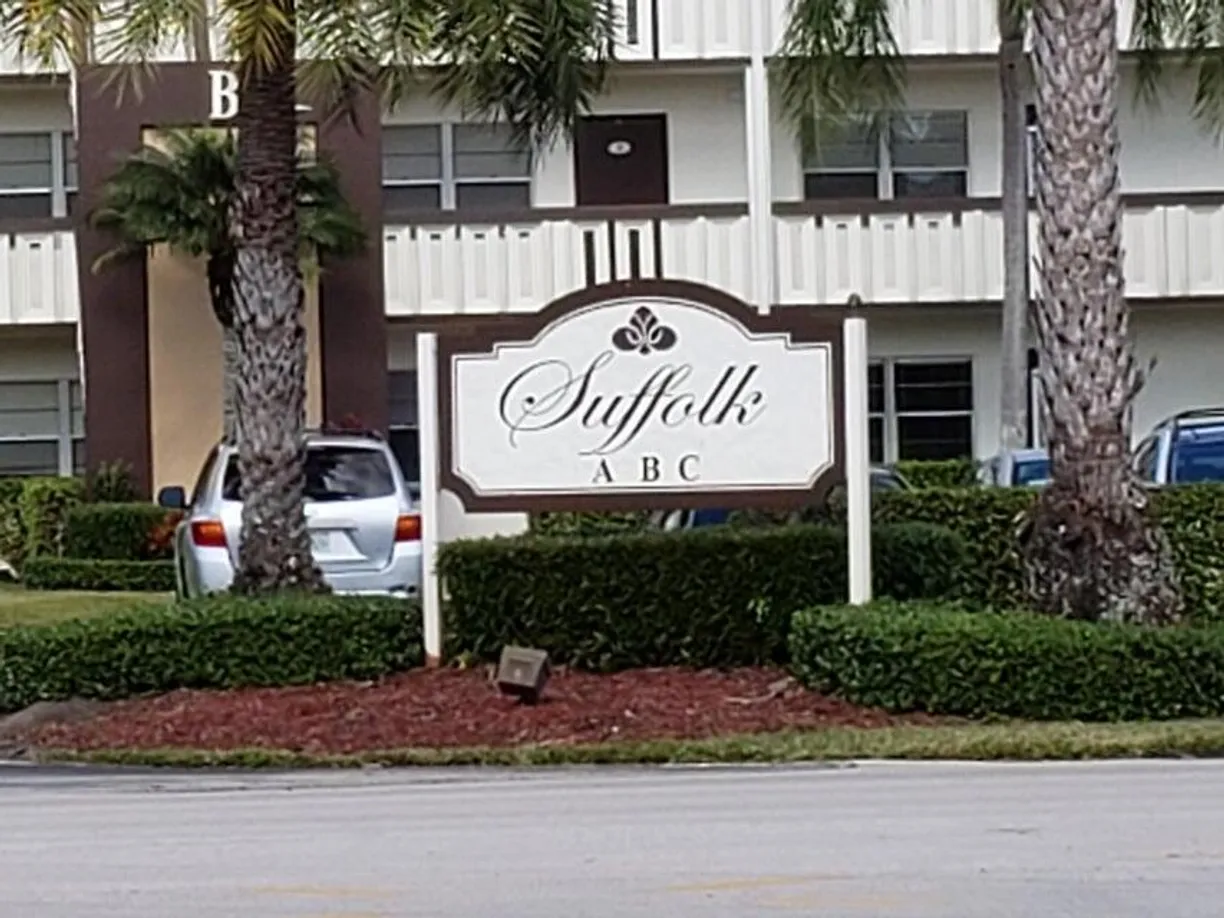 South Florida Real Estate | View 39 Suffolk A | 2 Beds, 1 Bath