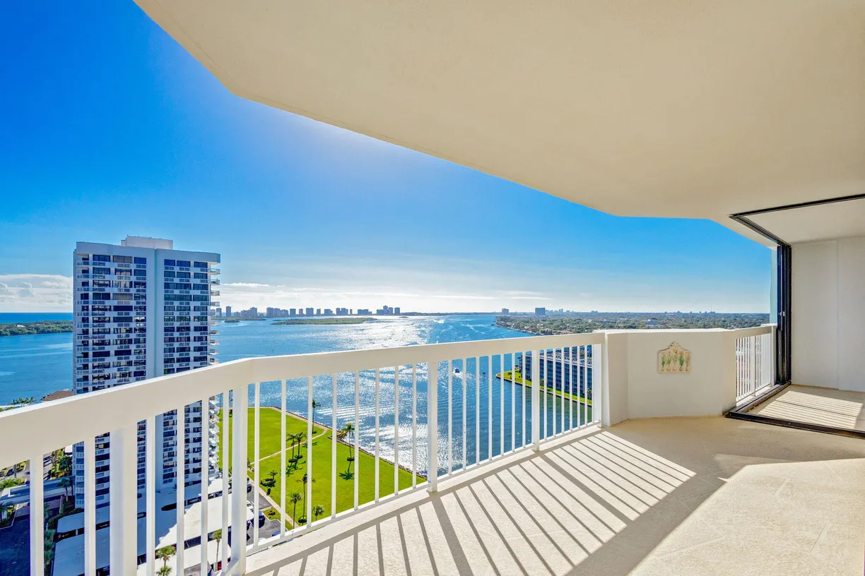 South Florida Real Estate | View 123 Lakeshore Drive, 1942 | Listing