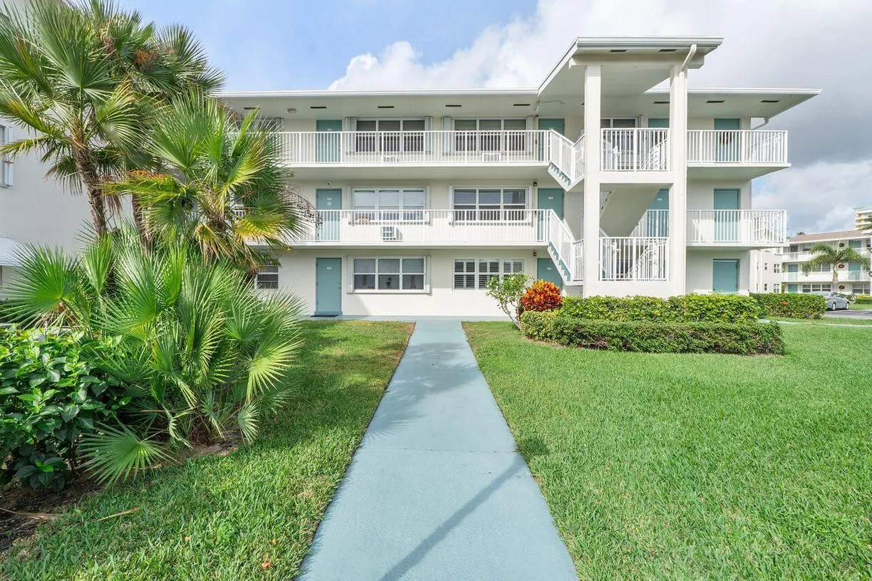 South Florida Real Estate | View 210 Horizons, 109 | Listing