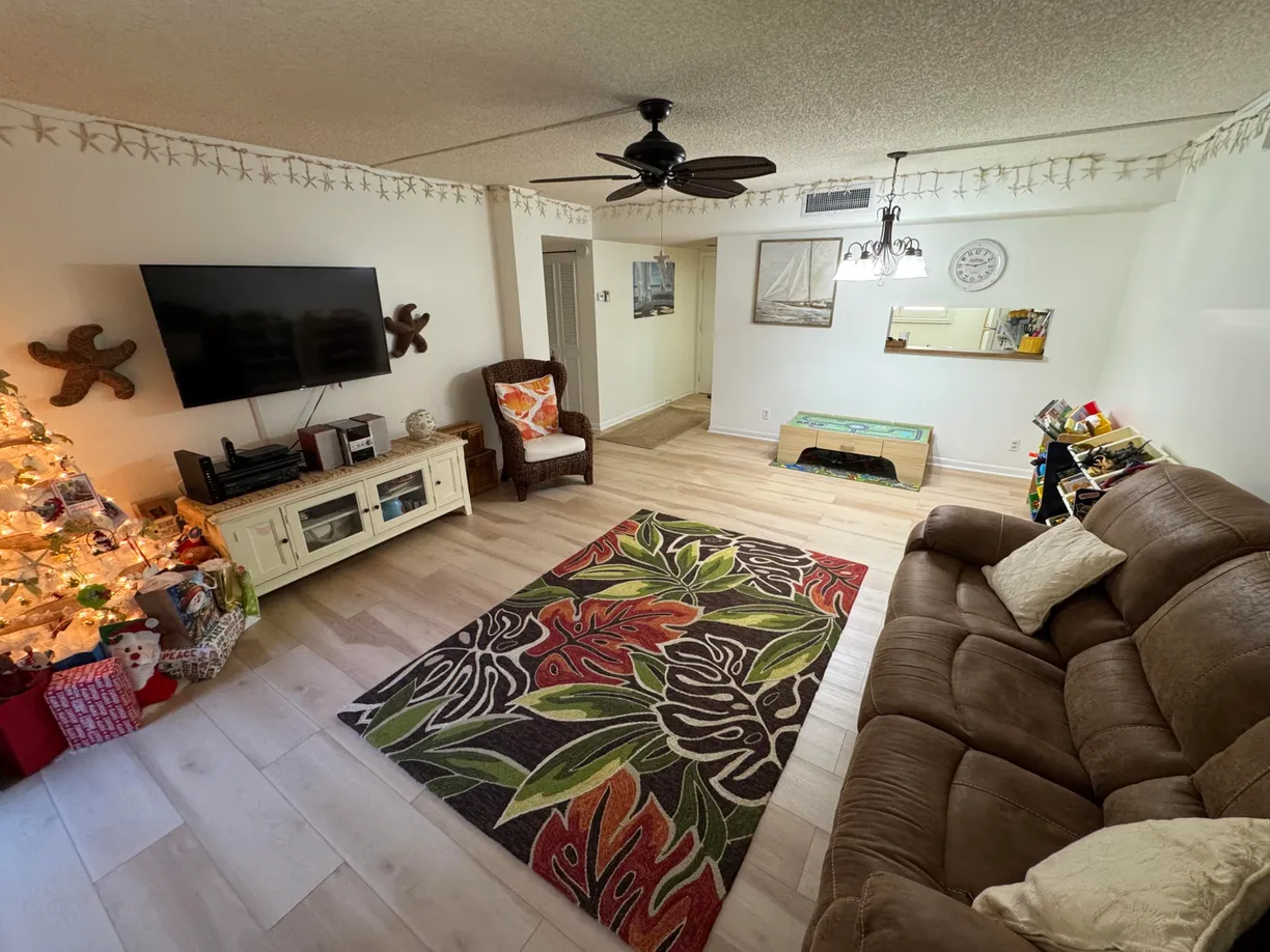 South Florida Real Estate | View 5190 Las Verdes Circle, 317 | 2 Beds, 2 Baths