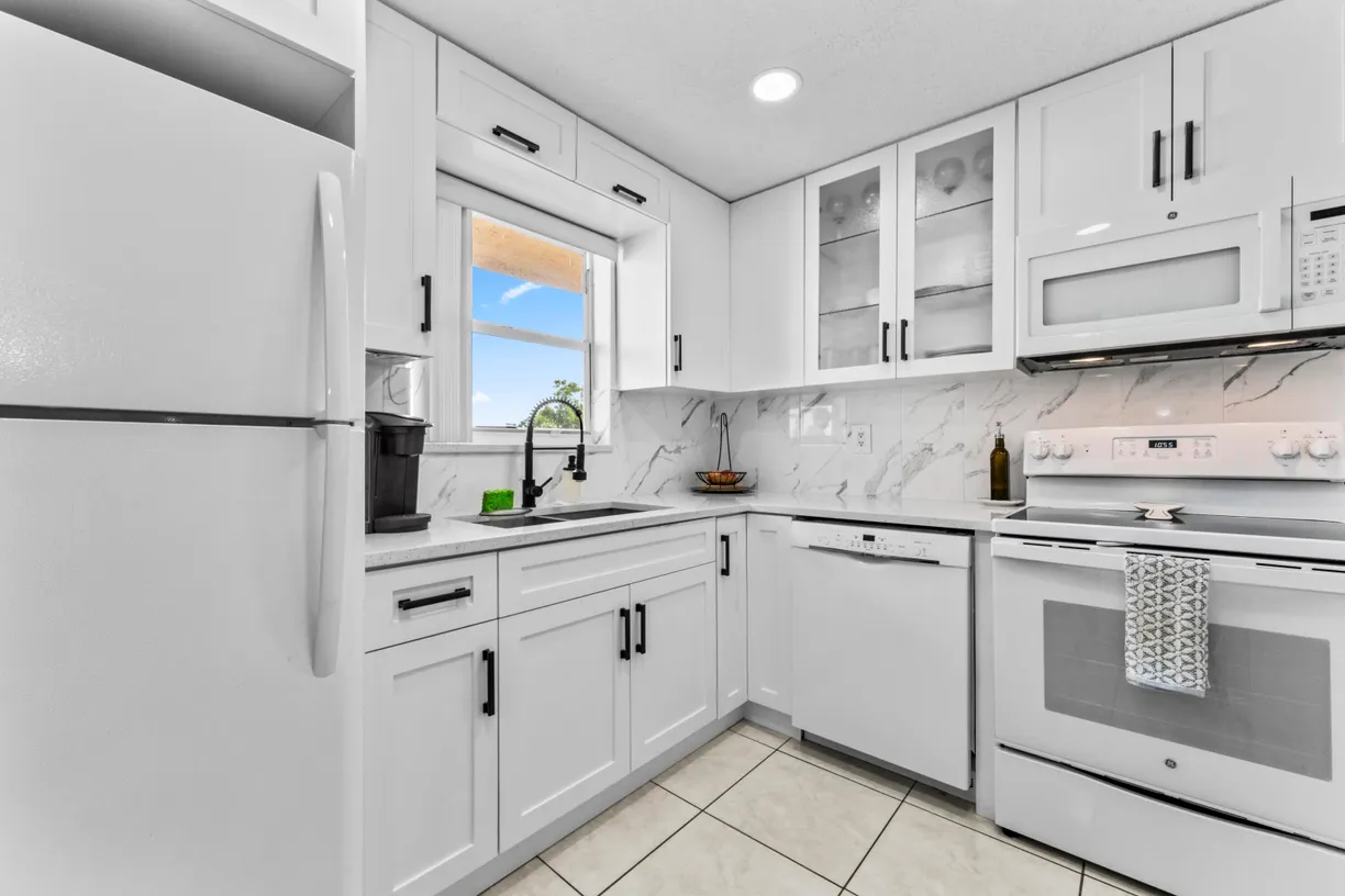 South Florida Real Estate | View 225 Bonnie Boulevard, 302 | 1 Bed, 1 Bath