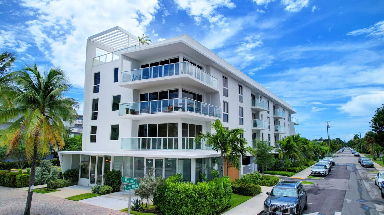 South Florida Real Estate | View 117 Lake 304 Avenue, 304 | 3 Beds, 2 Baths