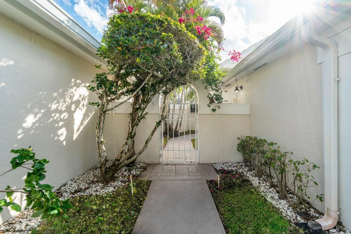 South Florida Real Estate | View 9190 Heathridge Drive | Listing