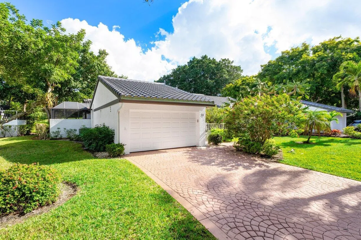 South Florida Real Estate | View 78 Hampshire Lane | Listing