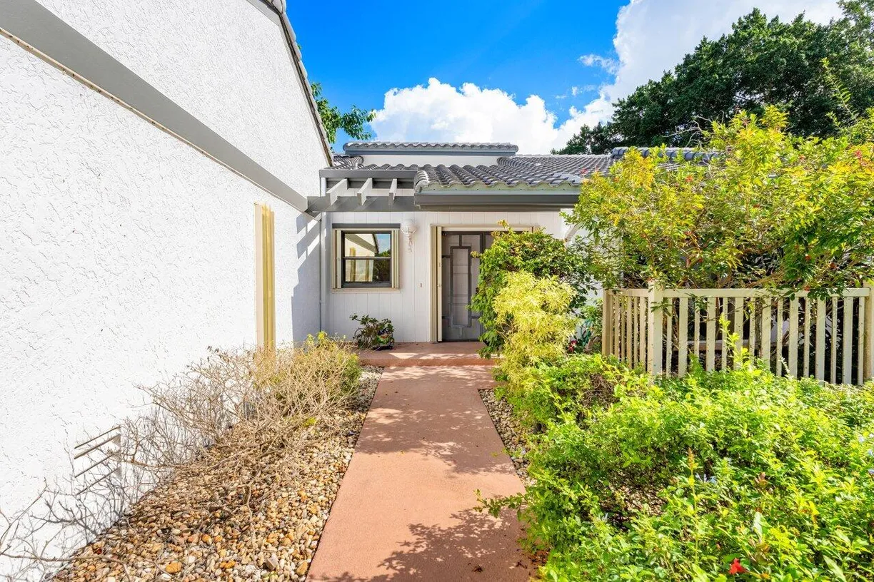 South Florida Real Estate | View 78 Hampshire Lane | Listing