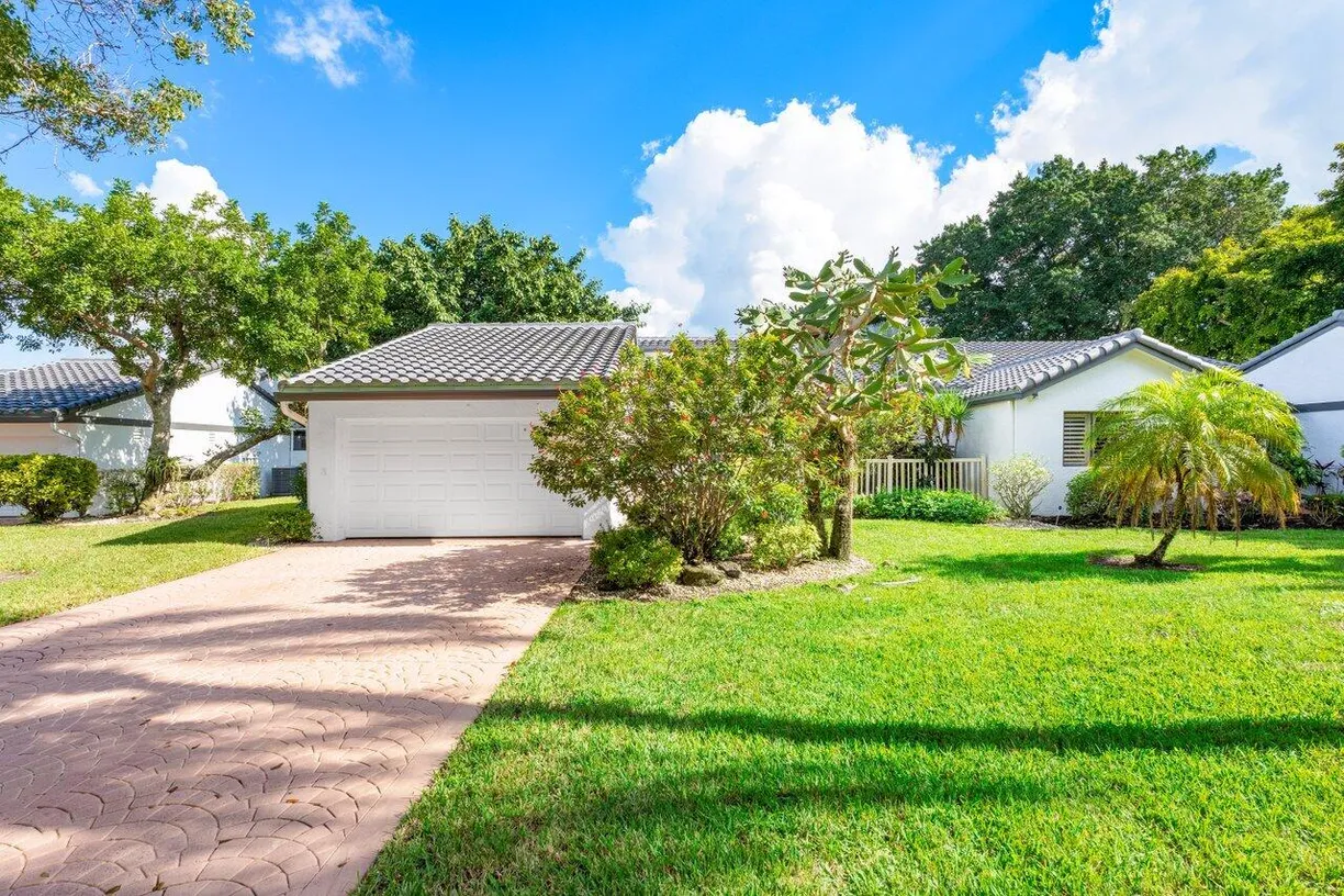 South Florida Real Estate | View 78 Hampshire Lane | 3 Beds, 2 Baths