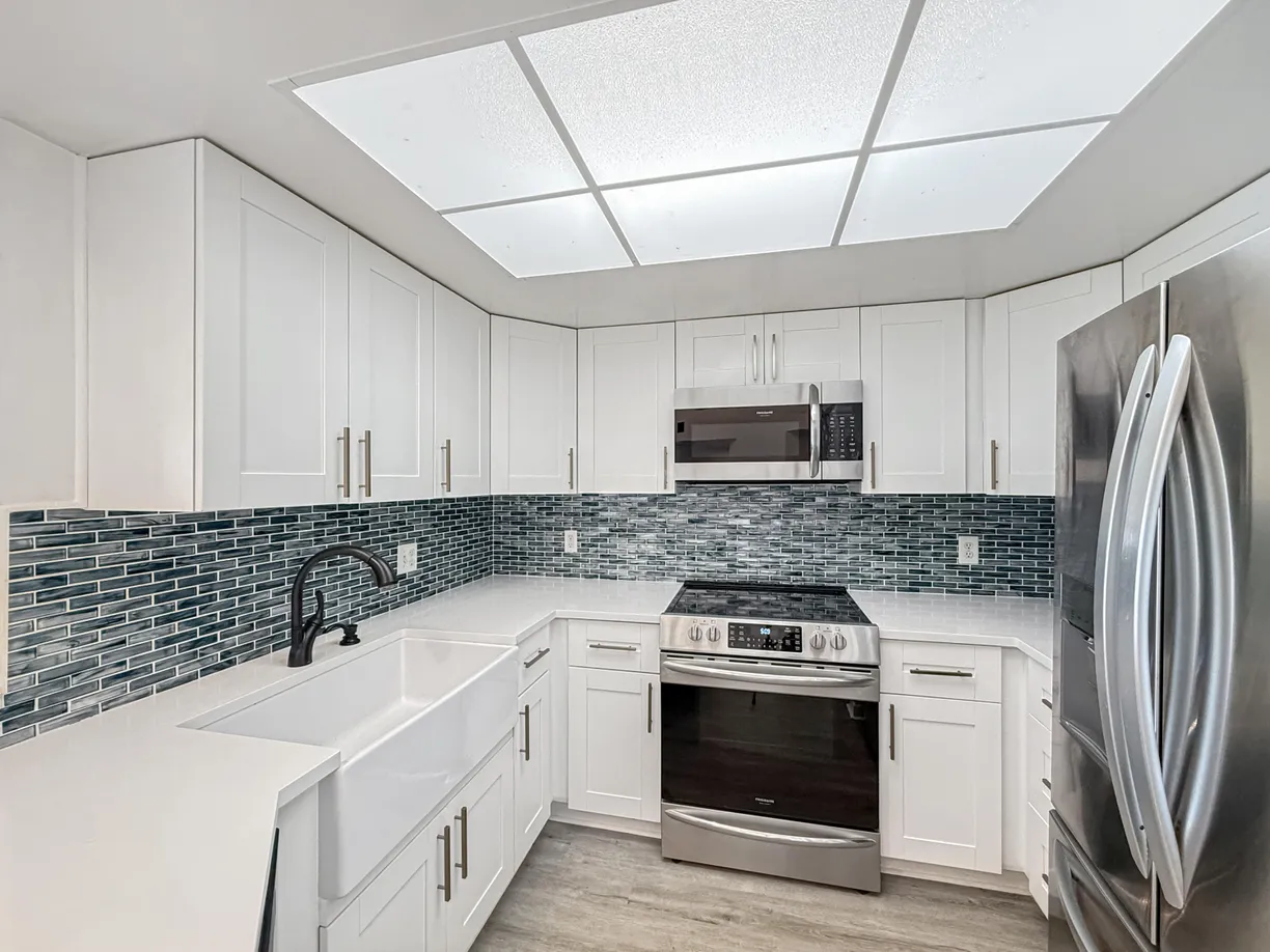 South Florida Real Estate | View 4155 N Haverhill Road, 1420 | 2 Beds, 2 Baths