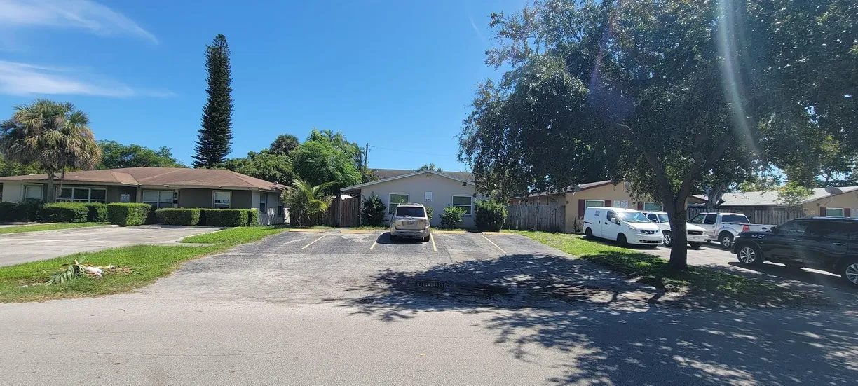 South Florida Real Estate | View 334 SW Avondale Drive, 1-3