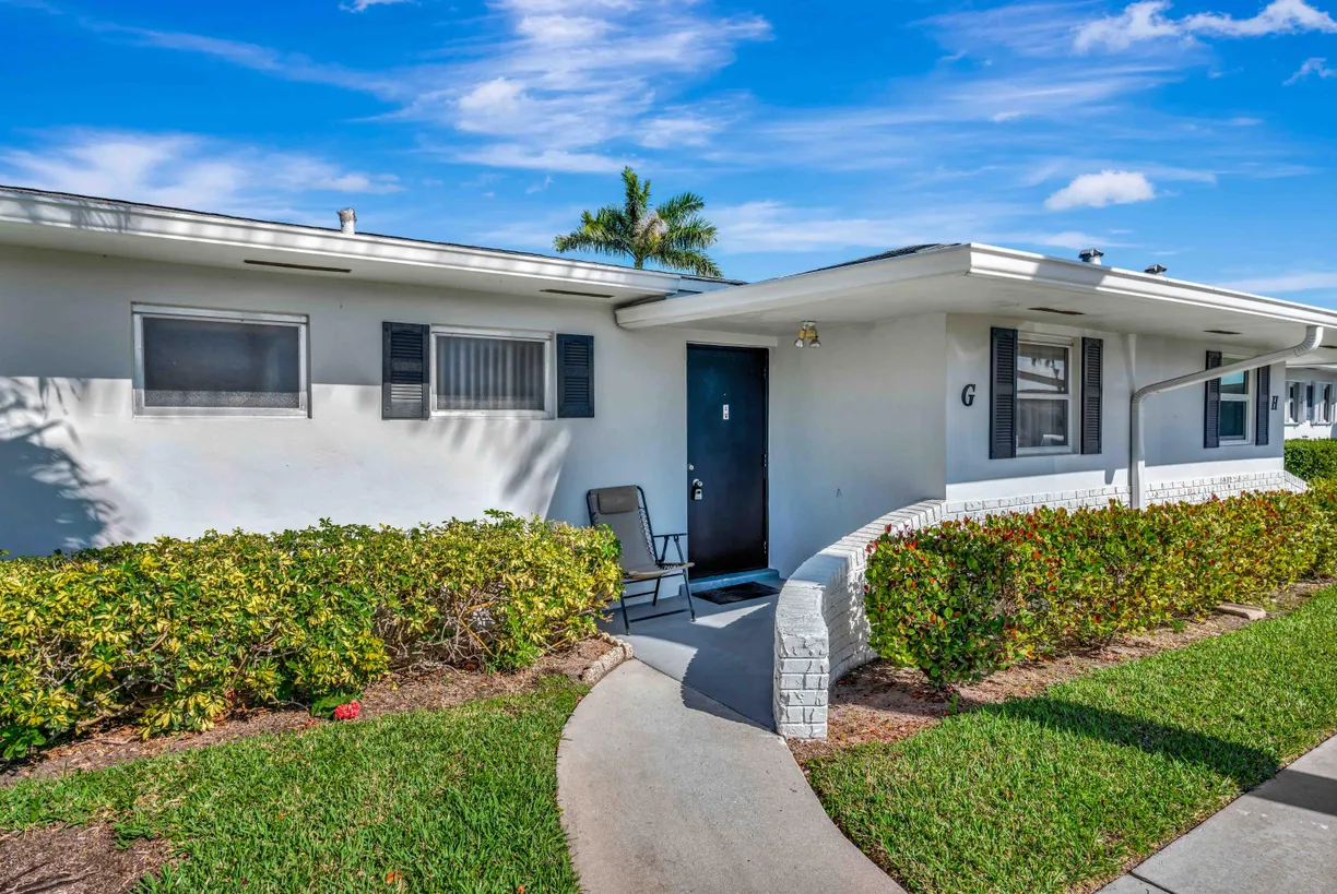 South Florida Real Estate | View 2700 Emory Drive, G | 1 Bed, 1 Bath