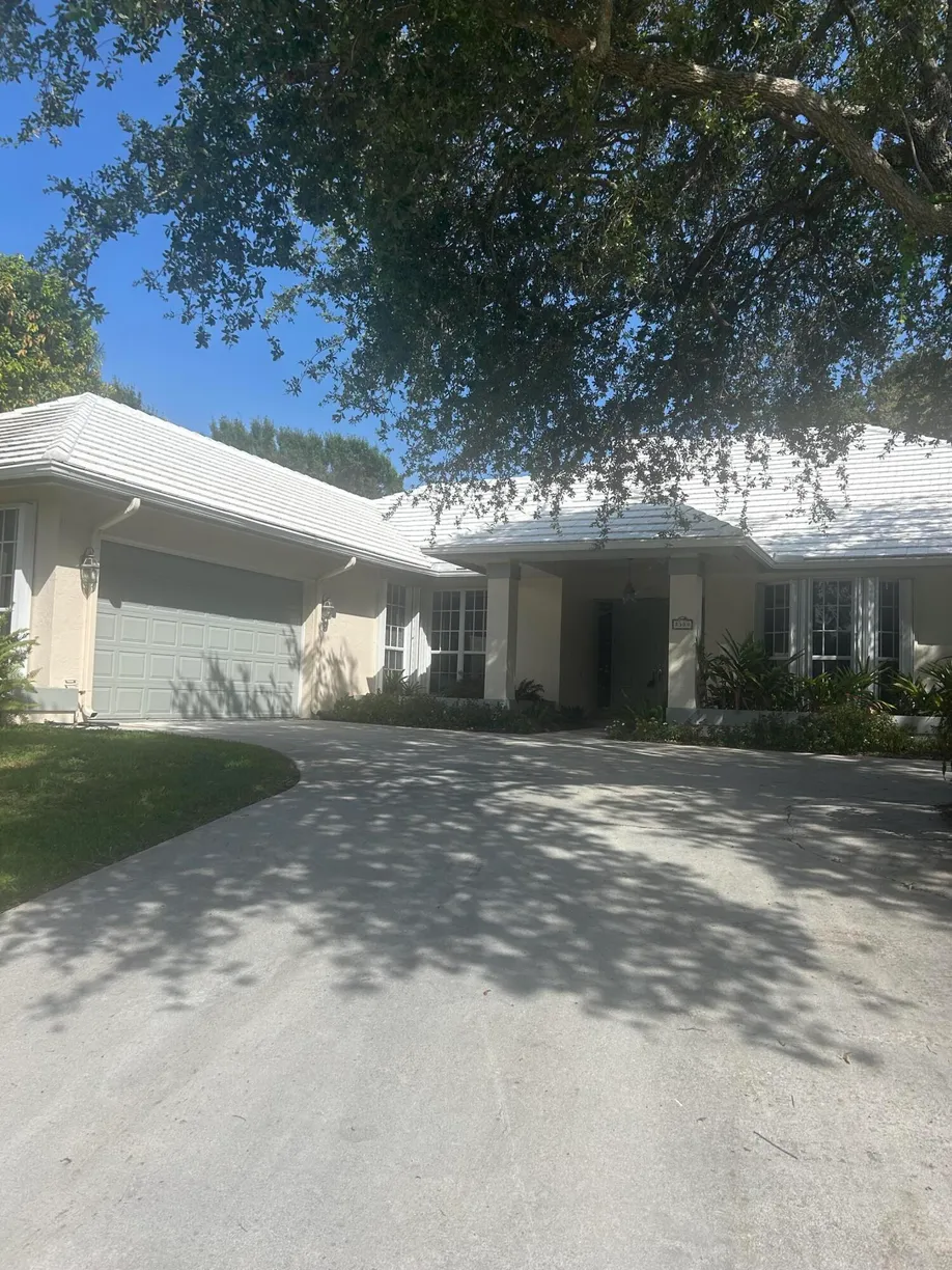 South Florida Real Estate | View 8309 SE Woodcrest Place | 3 Beds, 2 Baths