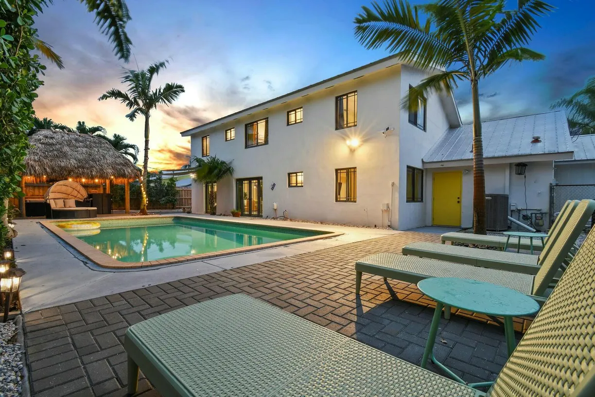 South Florida Real Estate | View 2508 Lake Osborne Drive | 4 Beds, 3 Baths