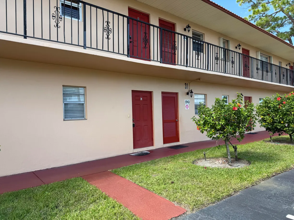South Florida Real Estate | View 1961 SW Palm City Road, 31-C | 1 Bed, 1 Bath